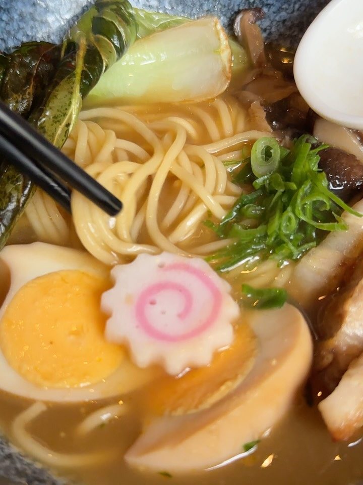 Instagram post from eljapooficial. This post is in position 3.